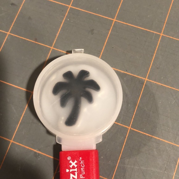 4. Sizzix Paddle Punch Positionable hand Punch dies - Picture 5 of 15